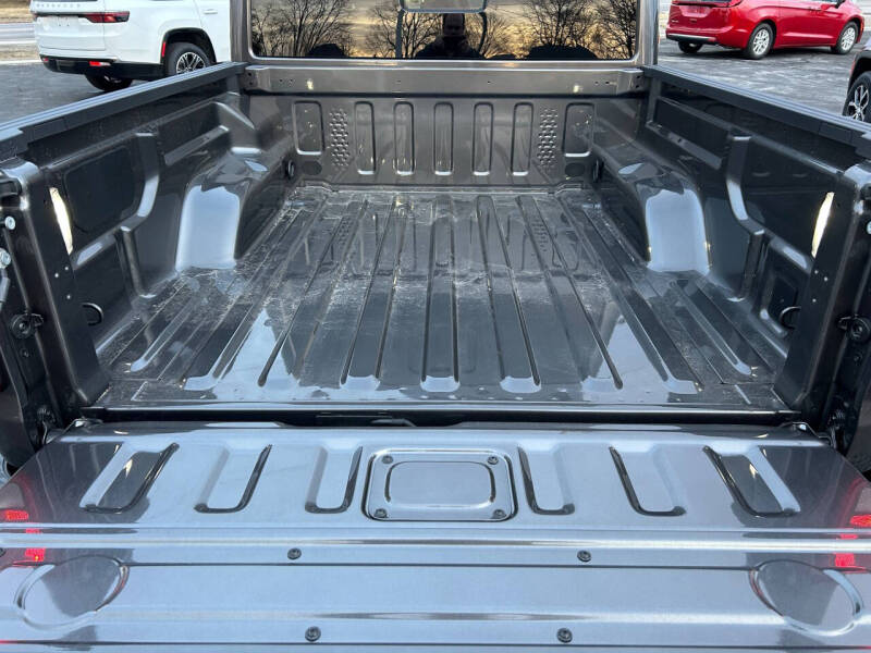 2025 Jeep Gladiator NightHawk