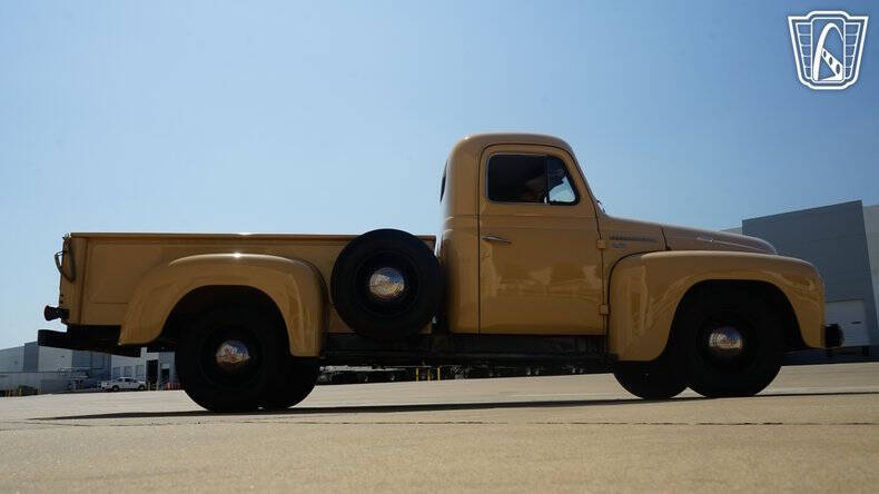1951 International L 110