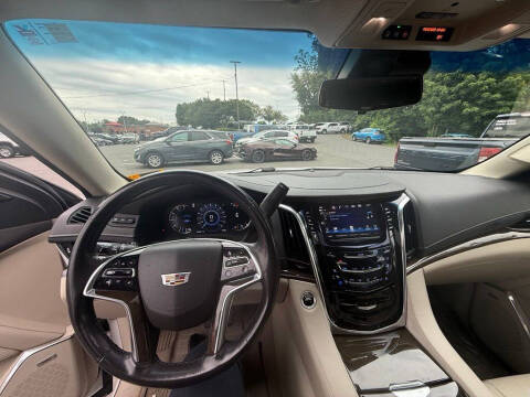 2018 Cadillac Escalade Luxury