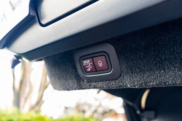 2022 Aston Martin DBX