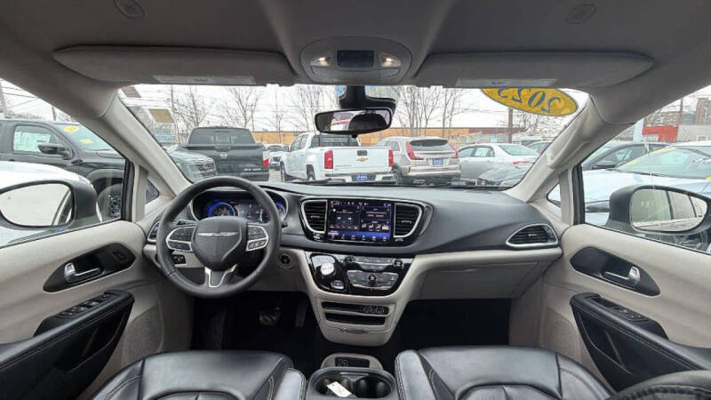 2023 Chrysler Pacifica Touring L