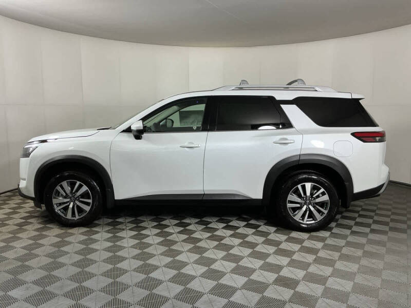 2025 Nissan Pathfinder SL