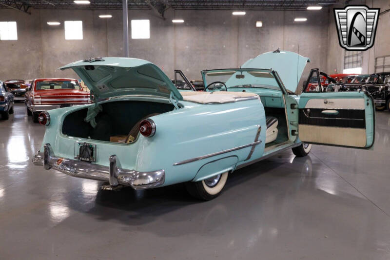 1953 Ford Crestline