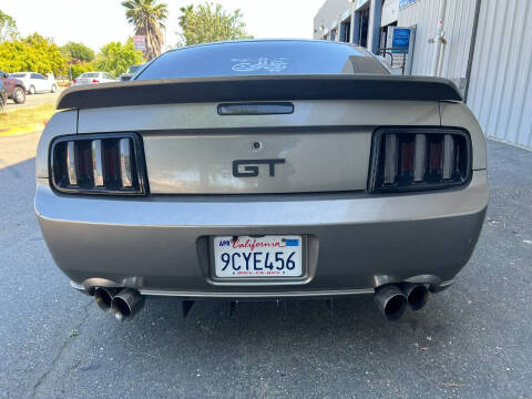 2005 Ford Mustang GT Premium