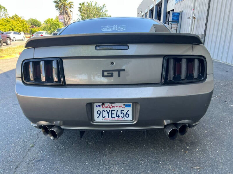 2005 Ford Mustang GT Premium
