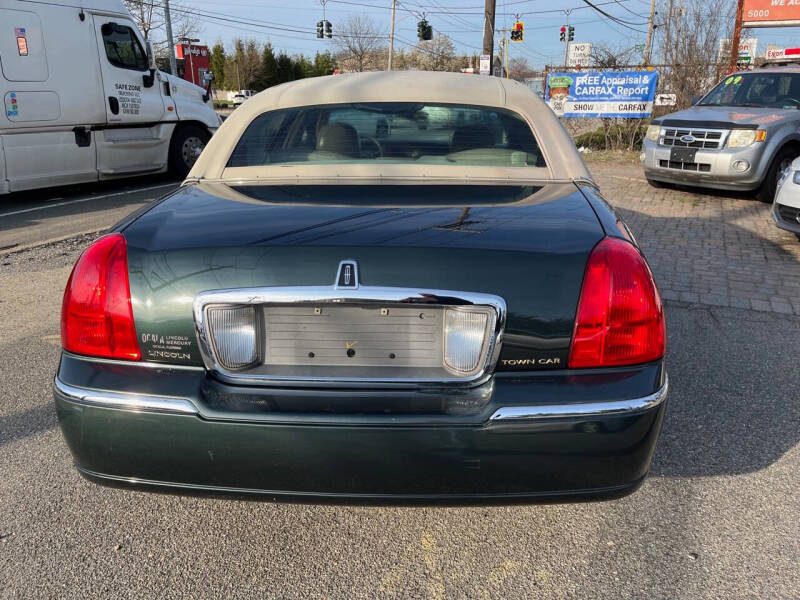 2003 Lincoln Town Car Executive