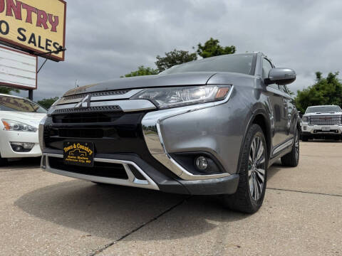 2019 Mitsubishi Outlander for sale at TOWN & COUNTRY AUTO SALES in Jefferson City MO