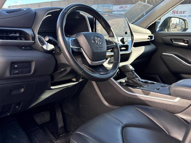 2023 Toyota Highlander Hybrid XLE