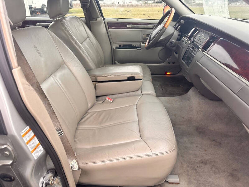 2004 Lincoln Town Car Ultimate