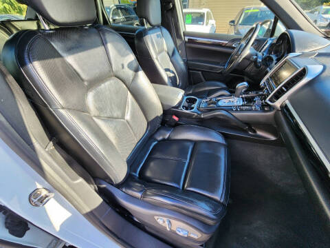 2014 Porsche Cayenne Platinum