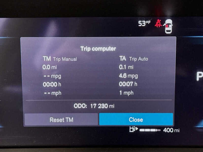 2025 Volvo XC60 B5 Core Dark Theme