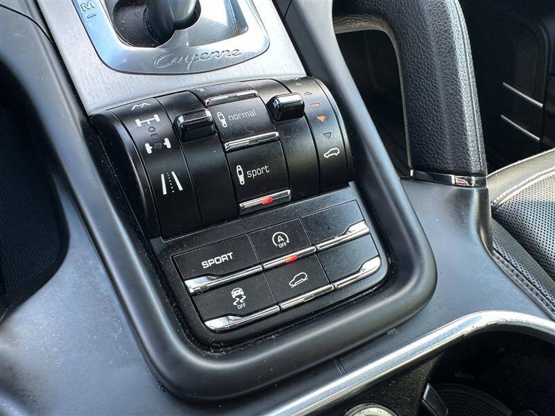 2013 Porsche Cayenne GTS