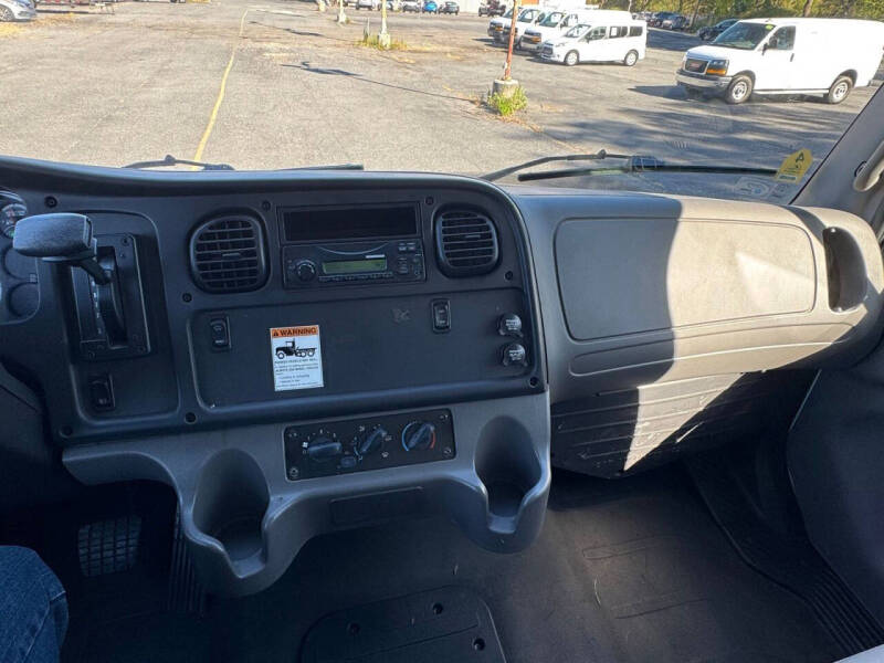 2013 Freightliner M2 106