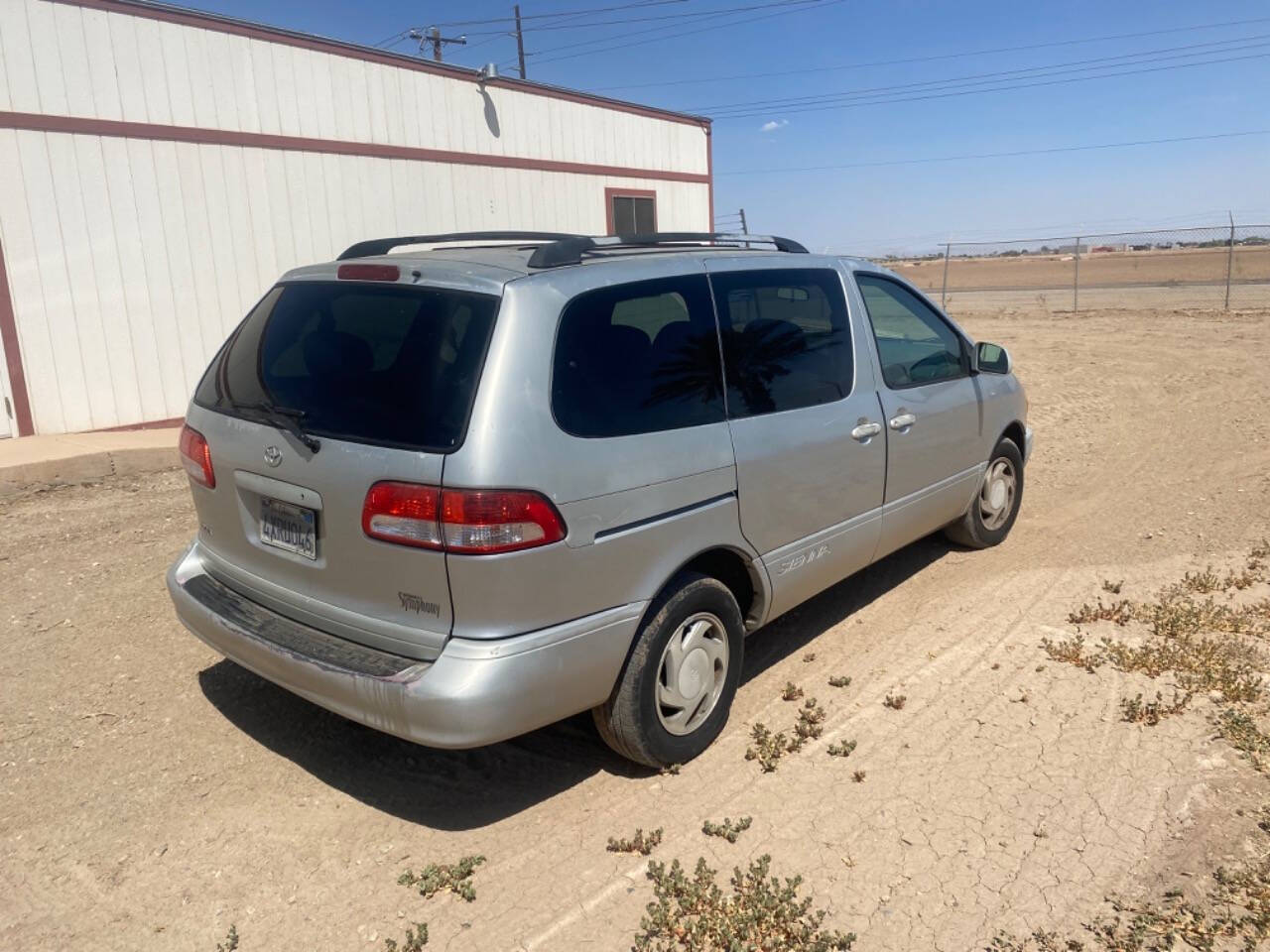 2002 Toyota Sienna for sale at GLOBAL VEHICLE EXCHANGE LLC in Somerton, AZ