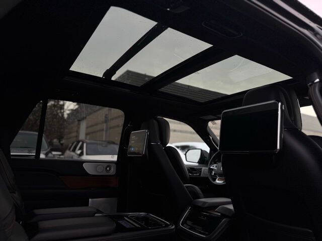 2022 Lincoln Navigator Black Label