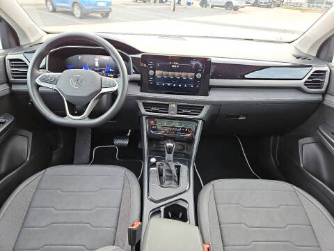 2025 Volkswagen Taos SE Black