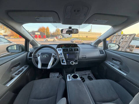 2014 Toyota Prius v Five