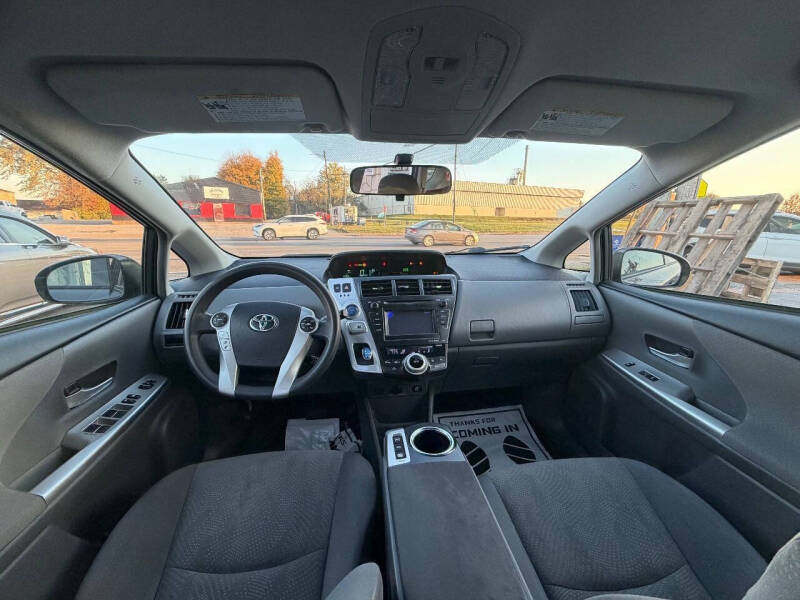 2014 Toyota Prius v Five