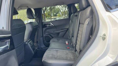 2022 Mitsubishi Outlander SE