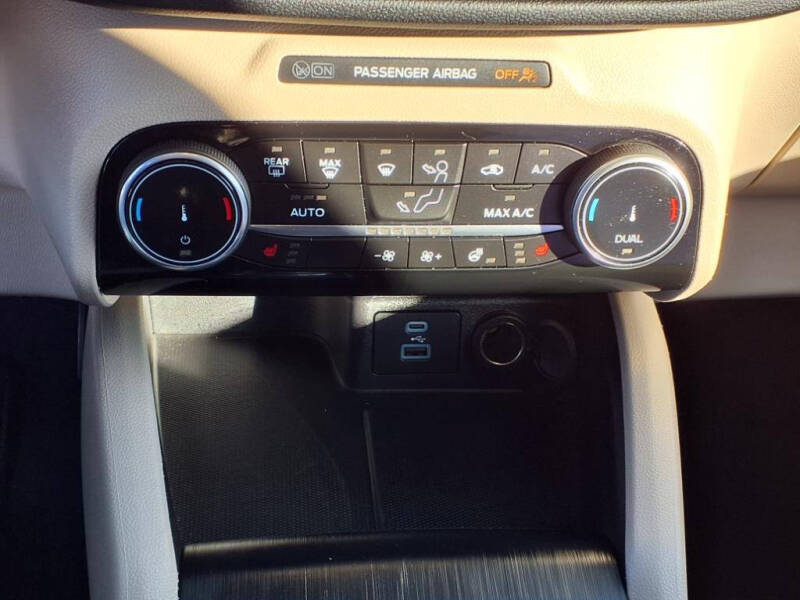 2022 Ford Escape Titanium