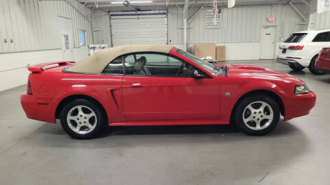 2004 Ford Mustang Deluxe
