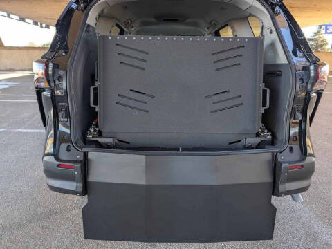 2025 Toyota Sienna LE 8-Passenger