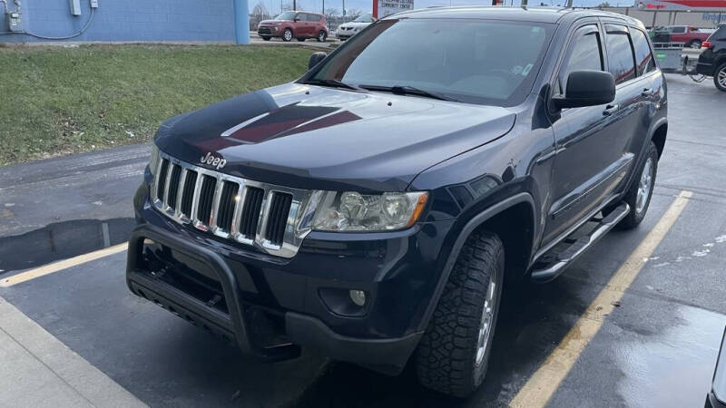 2013 Jeep Grand Cherokee Laredo photo 2