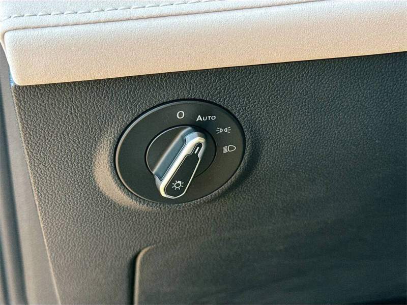 2025 Volkswagen Taos SE 4Motion