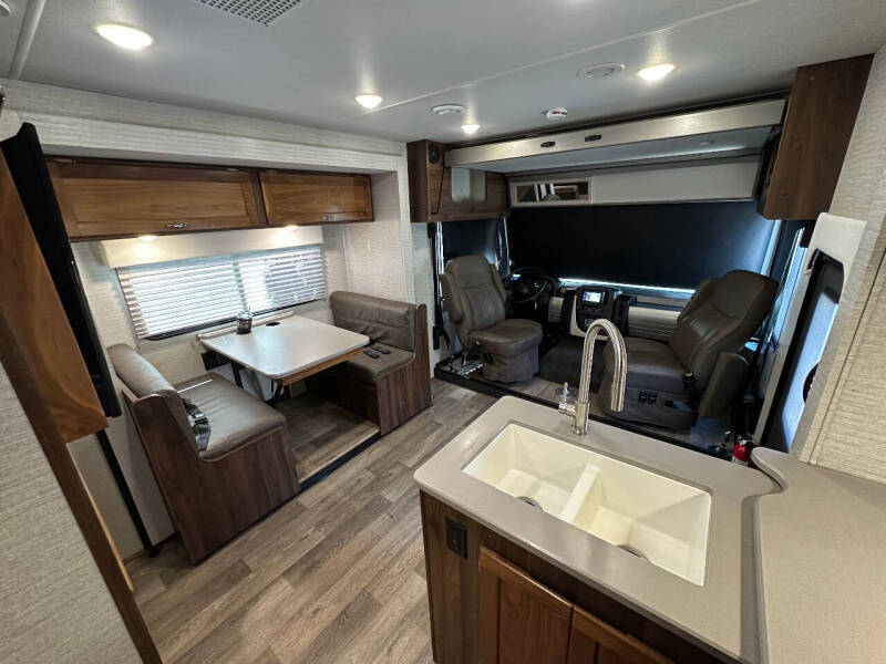2020 Winnebago Intent 28y