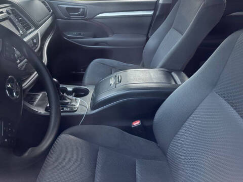 2017 Toyota Highlander LE