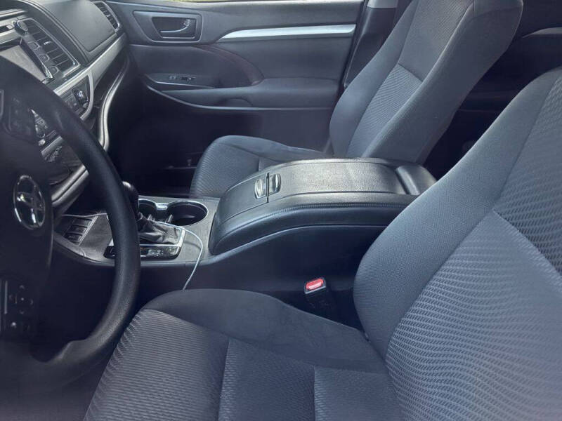 2017 Toyota Highlander LE