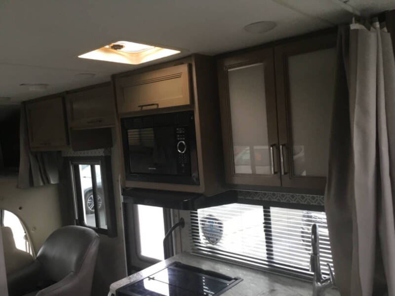 2022 Ford E-350