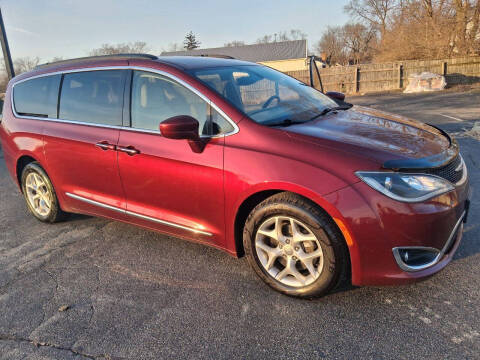 2017 Chrysler Pacifica Touring-L