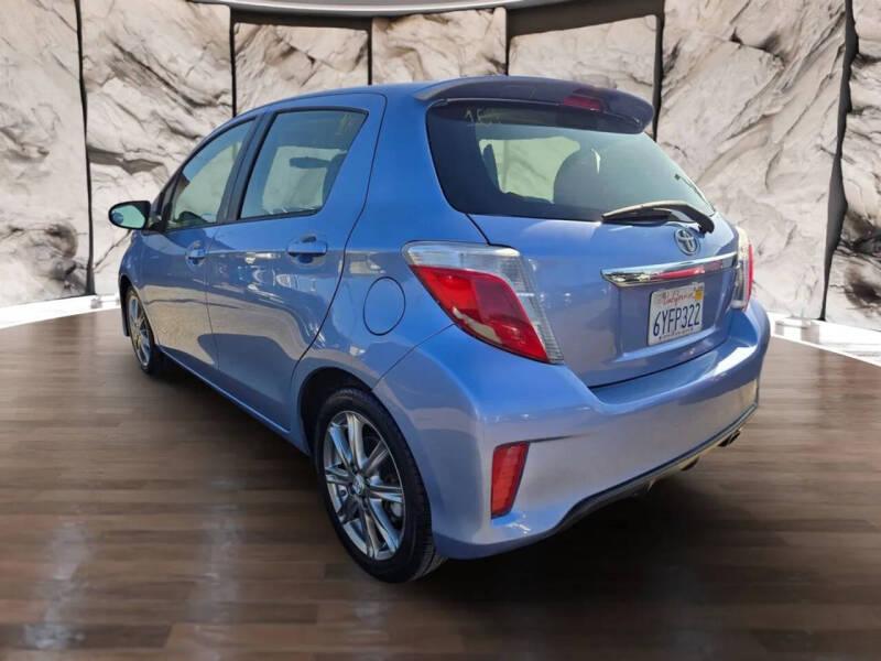 2012 Toyota Yaris 5-Door SE
