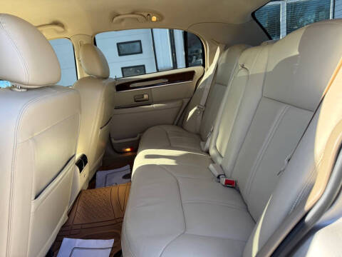 2008 Lincoln Town Car Signature Limited
