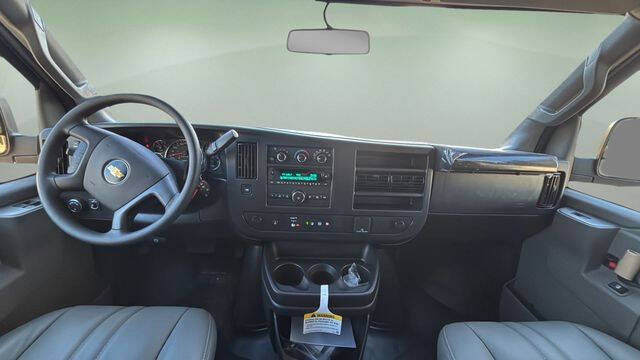 2025 Chevrolet Express 2500