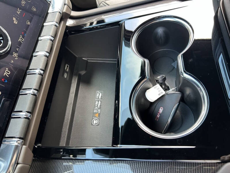 2025 GMC Yukon Elevation