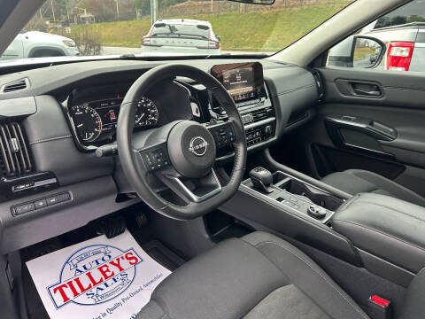 2025 Nissan Pathfinder SV