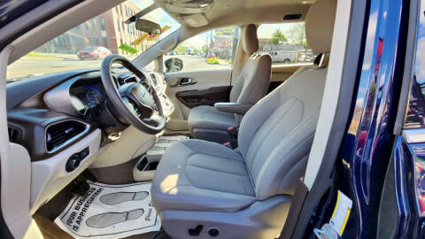 2020 Chrysler Voyager LX