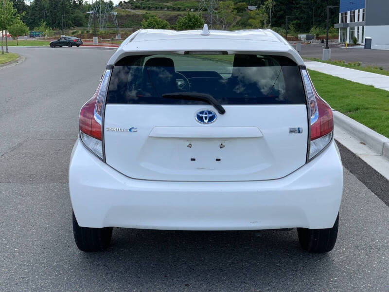 2016 Toyota Prius c One
