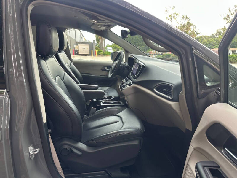 2022 Chrysler Pacifica Touring L