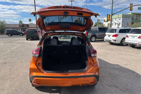 2022 Nissan Kicks SR