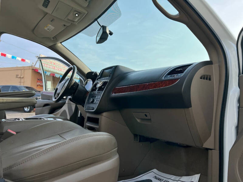 2014 Chrysler Town and Country Touring