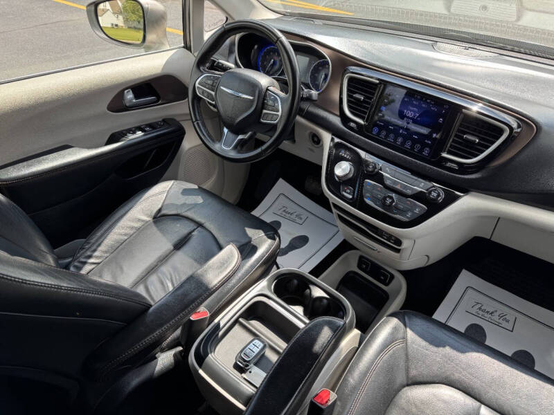 2017 Chrysler Pacifica Touring-L