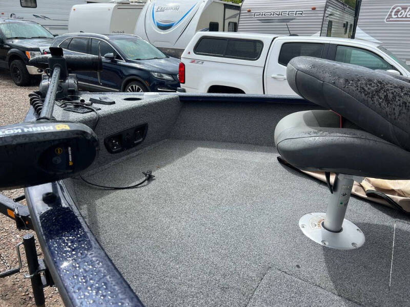 2022 Tracker PRO GLIDE