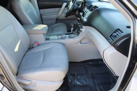 2011 Toyota Highlander SE