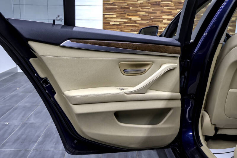 2011 BMW 5 Series 528i