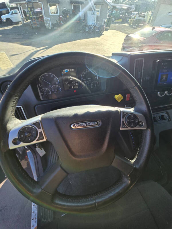 2024 Freightliner M2 106