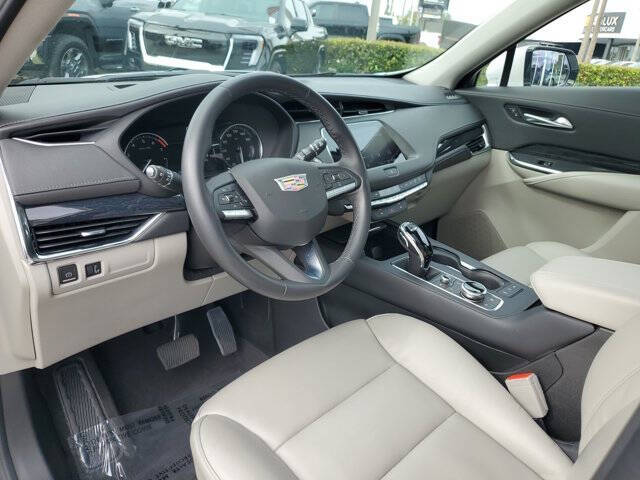 2023 Cadillac XT4 Premium Luxury