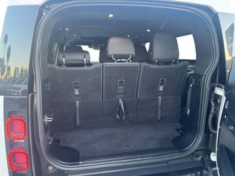 2024 Land Rover Defender 130 P400 X-Dynamic SE